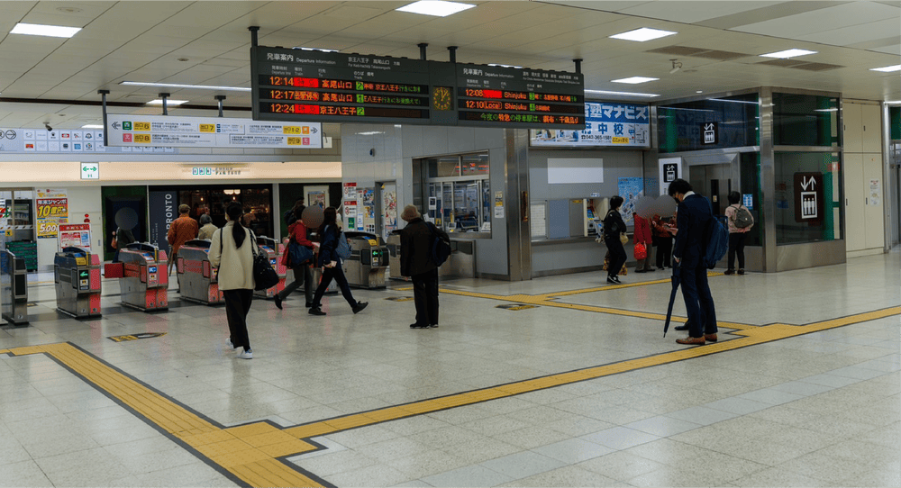 京王線府中駅の北口改札を出ます。